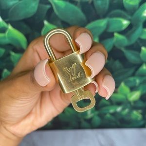 LOUIS VUITTON LOCK AND KEY 100% AUTHENTIC LOUIS VUITTON LOCK AND KEY
